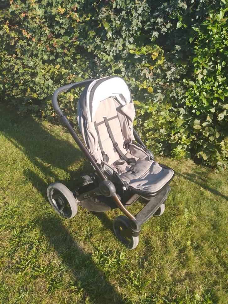 Mutsy Evo kinderwagen 3in1 met voetenzak, Kinderen en Baby's, Kinderwagens en Combinaties, Gebruikt, Kinderwagen, Mutsy, Luchtbanden