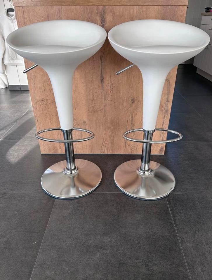 Bombo barstoel wit mat (origineel) 2 stuks, Maison & Meubles, Tabourets de bar, Pivotant, Enlèvement