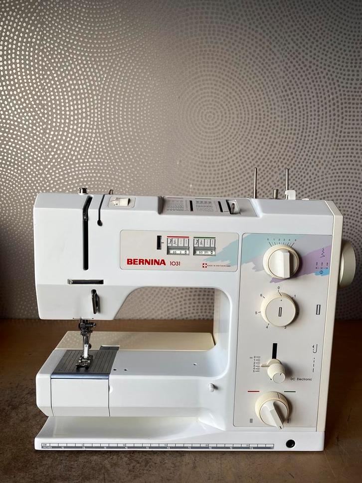 NAAIMACHINE BERNINA 1031 IN NETTE STAAT, Hobby en Vrije tijd, Naaimachines en Toebehoren, Gebruikt, Naaimachine, Bernina, Ophalen