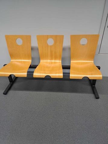 Banc 3 places chaisse Metal et bois 160cm disponible aux enchères