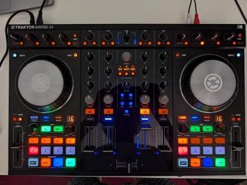 Native Instruments TRAKTOR KONTROL S4 MK2 met tas disponible aux enchères