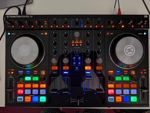 Native Instruments TRAKTOR KONTROL S4 MK2 met tas, Musique & Instruments, DJ sets & Platines, Comme neuf, Platine, Autres marques