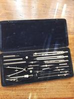 Ancienne boite de compas, Enlèvement