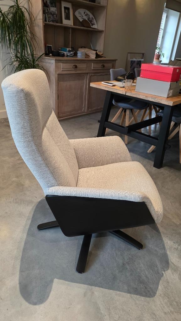 Moderne relaxzetel + voetensteun, Huis en Inrichting, Zetels | Zetels en Chaises Longues, Zo goed als nieuw, Eenpersoons, Minder dan 150 cm