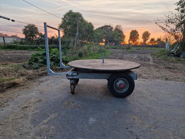 Transportkar voor ronde balen hooi/stro, Dieren en Toebehoren, Paarden en Pony's | Overige Paardenspullen, Zo goed als nieuw, Ophalen