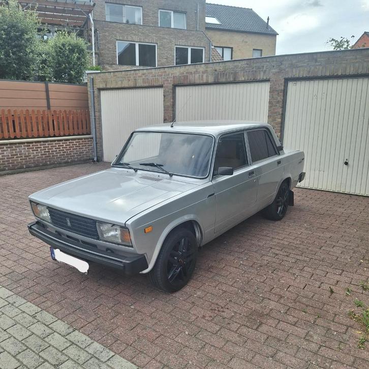 Lada 2105, Auto's, Lada, Particulier, Benzine, Break, 5 deurs, Handgeschakeld, Zilver of Grijs, Bruin, Stof, Achterwielaandrijving