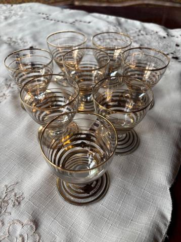 vintage glaasjes beschikbaar voor biedingen