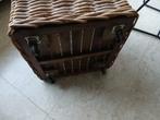Rieten  mand op wielen  voor speelgoed  of hout., Huis en Inrichting, Ophalen, Gebruikt