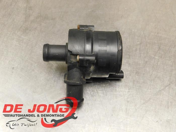 Waterpomp van een Volkswagen Touran, Auto-onderdelen, Airco en Verwarming, Volkswagen, Gebruikt, 3 maanden garantie, Ophalen of Verzenden