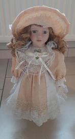 Porseleinen pop 40 cm jaren '90, originele kledij, 5 euro, Enlèvement ou Envoi