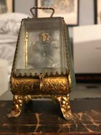 Heel oud doosje in kristal glas geslepen, Antiek en Kunst, Ophalen