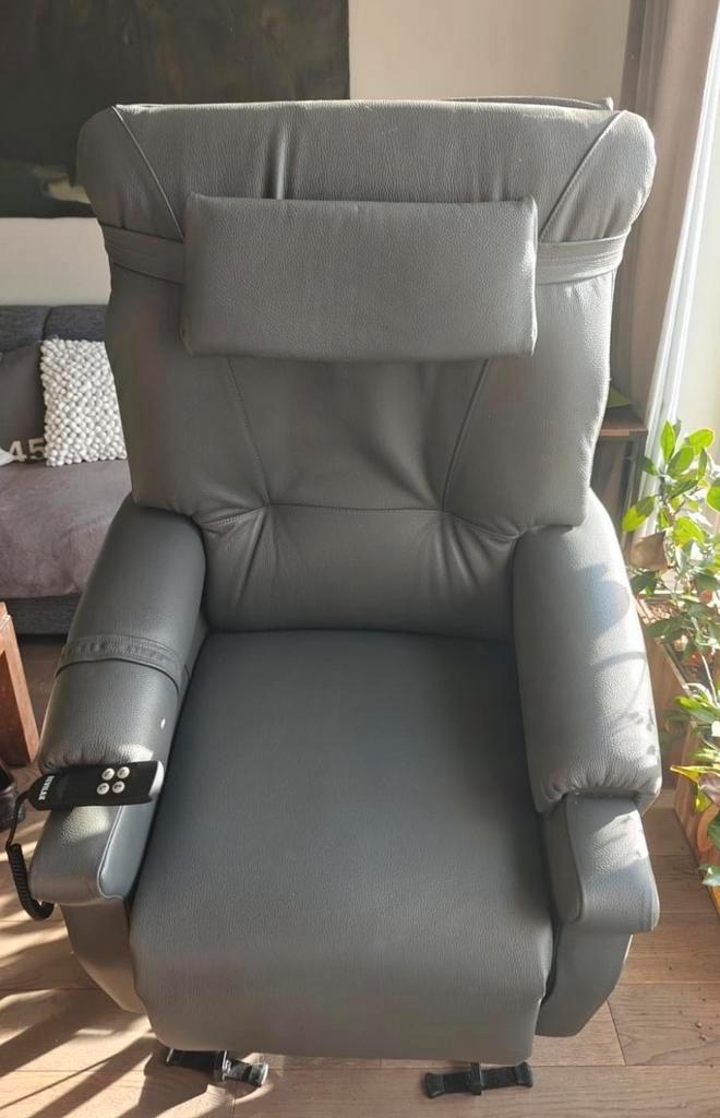 Revilax Medilax grijs in PERFECTE staat!!, Huis en Inrichting, Fauteuils, Zo goed als nieuw, Ophalen
