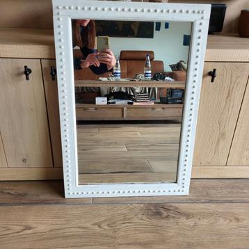 Spiegel met houten kader (schilderbaar) beschikbaar voor biedingen