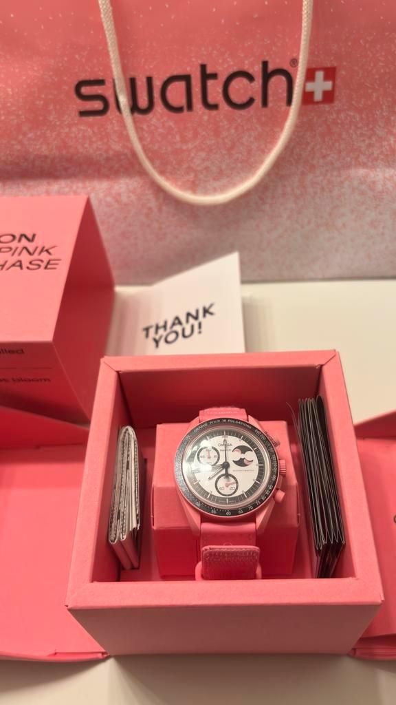 Swatch x Omega MoonSwatch Pink Moonphase nieuw, Handtassen en Accessoires, Horloges | Heren, Zo goed als nieuw, Omega, Ophalen of Verzenden