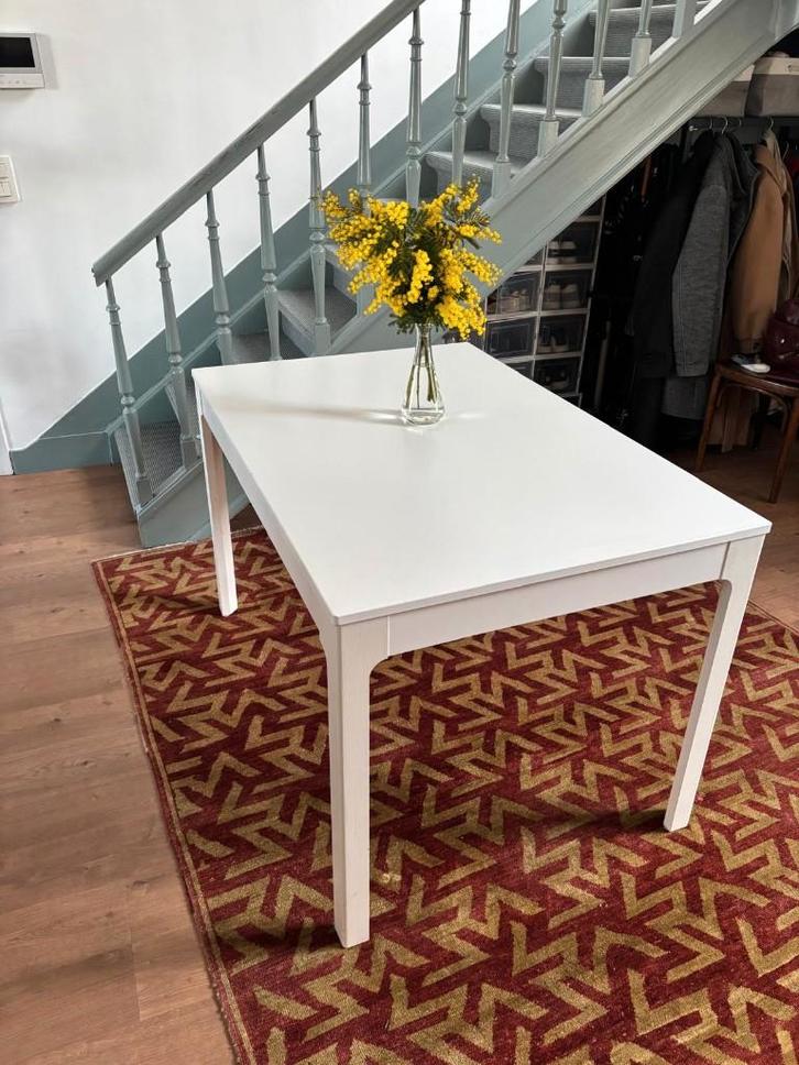 Ekedalen table with 2 chairs / Table Ekedalen avec 2 chaises, Huis en Inrichting, Tafels | Eettafels, Zo goed als nieuw, 50 tot 100 cm