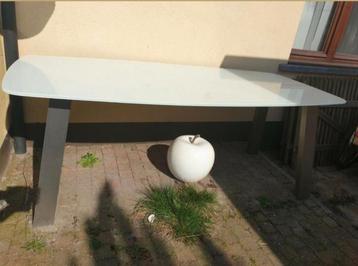 xooon tafel met gratis magis design stoelen  beschikbaar voor biedingen