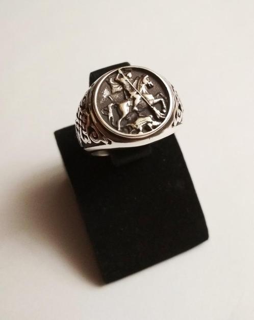 Zilveren herenring met de afbeelding van de zegevierende Sin, Handtassen en Accessoires, Ringen, Nieuw, Heer, 20 of groter, Zilver