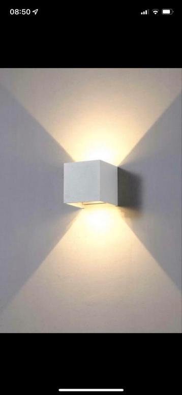 Wandspot met 2 richtbare lichtbundels