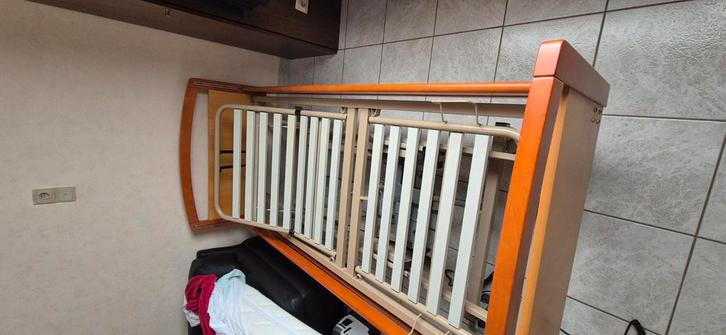 Elektrisch hooglaag bed met onrusthekkens, topkwaliteit, Huis en Inrichting, Slaapkamer | Bedden, Zo goed als nieuw, Verstelbaar