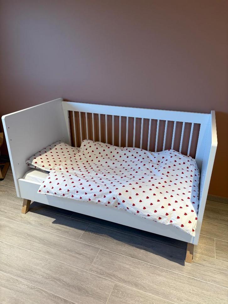 Baby-/peuterbed Bopita Lynn 140x70 cm met Aerosleep matras, Kinderen en Baby's, Kinderkamer | Bedden, Zo goed als nieuw, 140 tot 160 cm