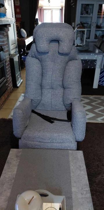 RELAXFAUTEUIL OP WIELEN MET NIEUWE MASSAGE LIBERTY E II