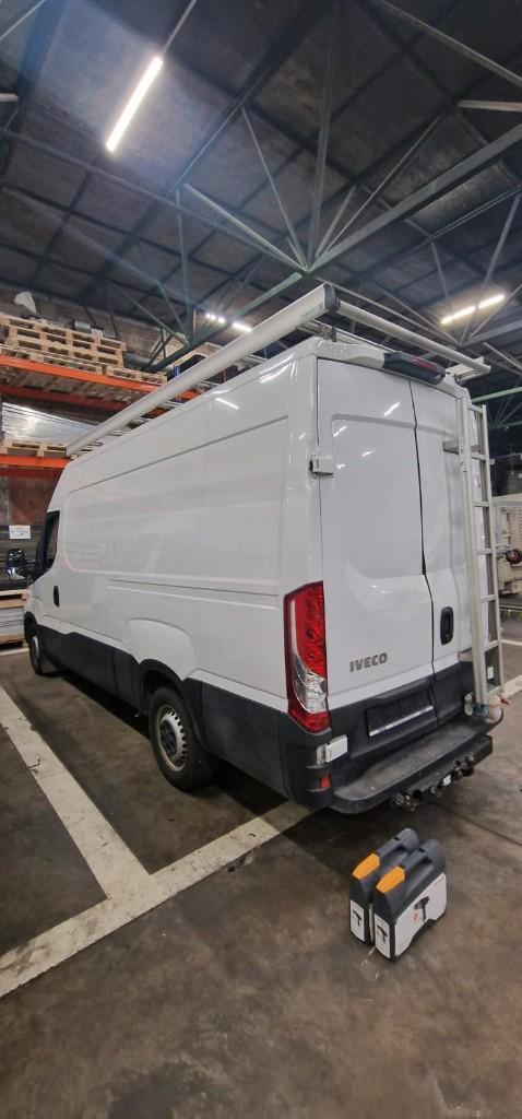 IVECO Euro 6B, Auto's, Renault, Bedrijf, Master, Diesel, Euro 6, Overige carrosserie, 5 deurs, Handgeschakeld, Wit, Zwart, Ophalen