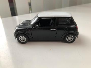 Zwarte miniatuurauto Mini (Welly)