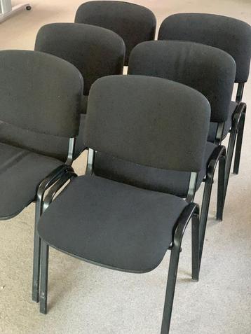 6 zwarte stoffen stoelen