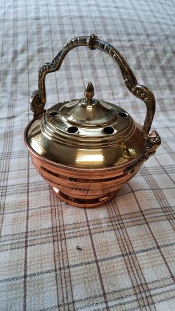 Vintage koperen verdamper met messing deksel beschikbaar voor biedingen