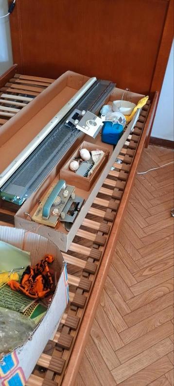 Vintage breimachines  beschikbaar voor biedingen