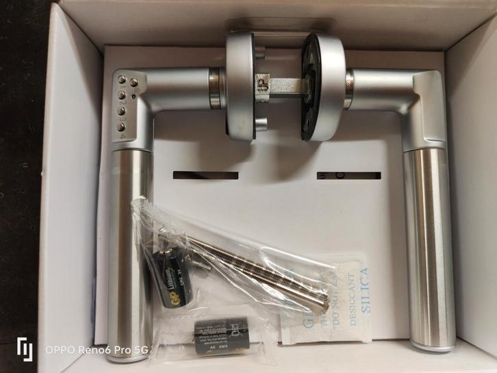 Yale codeklink, volledig nieuw en ongeopend., Doe-het-zelf en Bouw, Hang- en Sluitwerk, Nieuw, Klink of Kruk, Inox, Ophalen of Verzenden