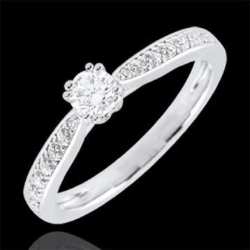 18K witgouden ring met in totaal 0,44 Karaat diamanten