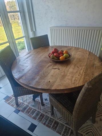 Ronde tafel mangohout beschikbaar voor biedingen