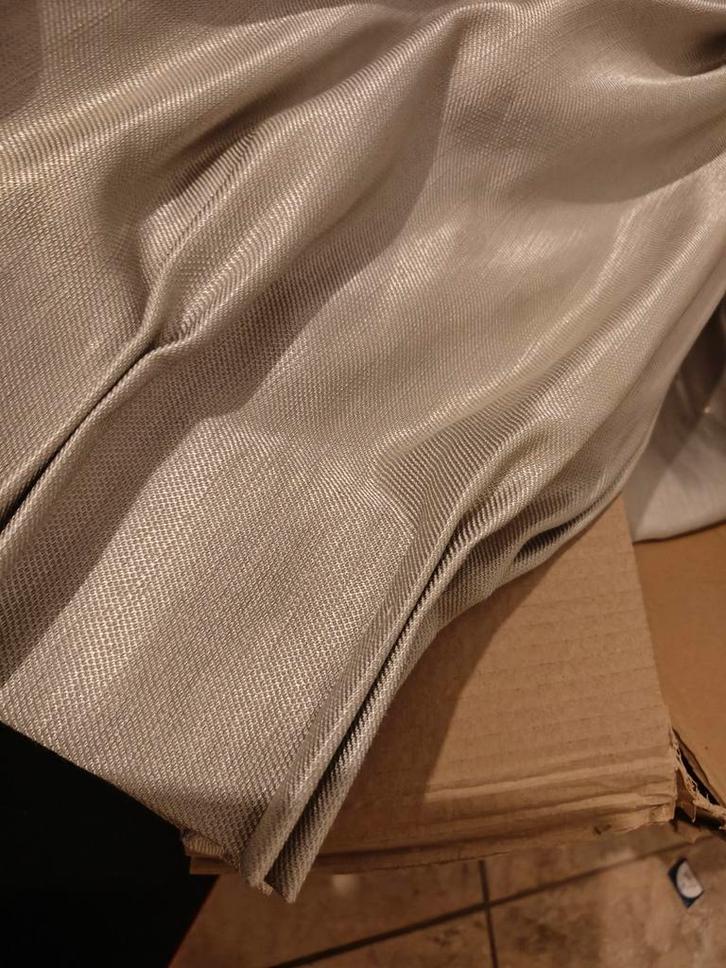 Gordijnen van Veneta Taupe verduister gordijnen ., Huis en Inrichting, Stoffering | Gordijnen en Lamellen, Ophalen of Verzenden