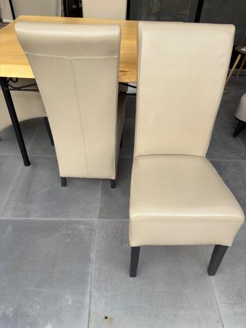 Stoelen. beschikbaar voor biedingen