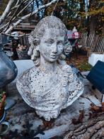 Buste dame élégante en pierre, Steen