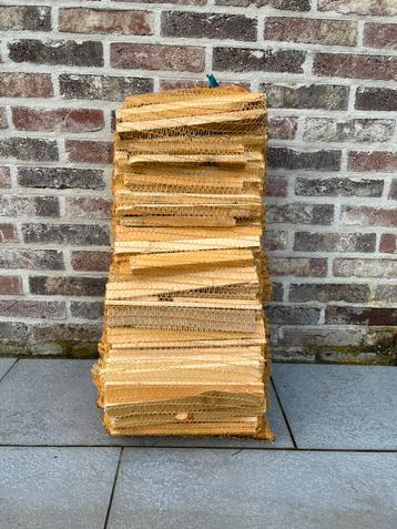 Droge grote zakken aanmaakhout aan 5 euro per stuk beschikbaar voor biedingen
