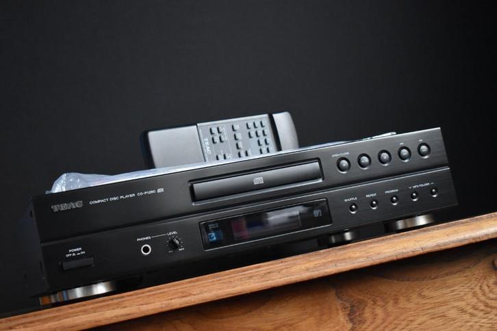 Teac CD-P1260 UR CD MP3 Compact Disc Player Vinta Remote BOX, Audio, Tv en Foto, Cd-spelers, Zo goed als nieuw, Ophalen