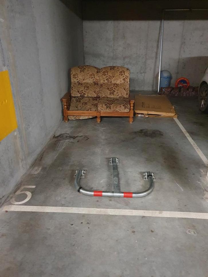 A vendre Parking garage sécurisé pour petite voiture, Immo, Garages & Places de parking