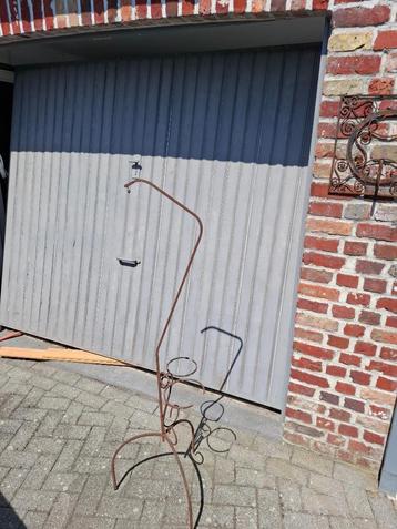 smeedijzeren bloemenhouder- statief beschikbaar voor biedingen