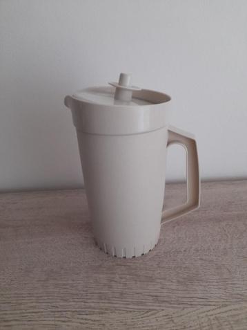 Vintage Tupperware schenkkan beschikbaar voor biedingen