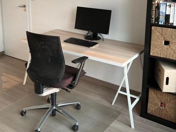 IKEA bureau met schragen beschikbaar voor biedingen