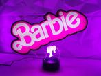 Barbie classic 3D logo Led lamp / Display !Uniek!, Enfants & Bébés, Jouets | Poupées, Enlèvement ou Envoi, Neuf, Barbie