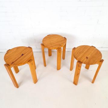 3x vintage kruk beschikbaar voor biedingen