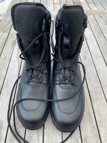 Bottes noires Meindl (goretex taille 44 1/2) neuves