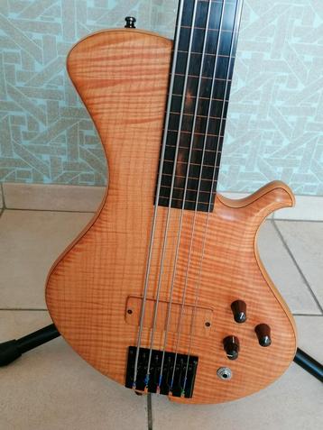 Basse Fretless HEROM 5 cordes