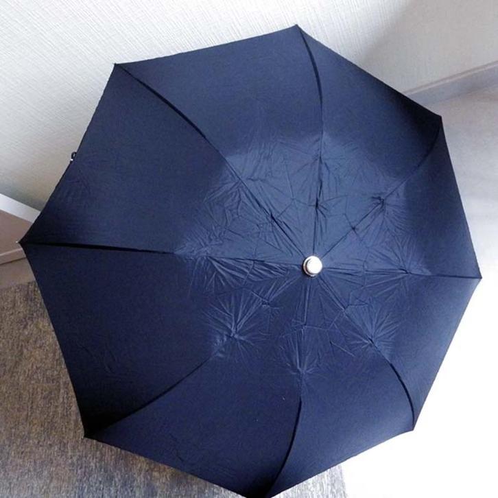 Klassieke Zwarte Vouwparaplu., Handtassen en Accessoires, Paraplu's, Zo goed als nieuw, Zwart, Ophalen