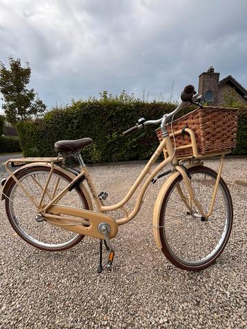 Vélo jaune pastel pour femme avec panier TREK Copenhagen disponible aux enchères