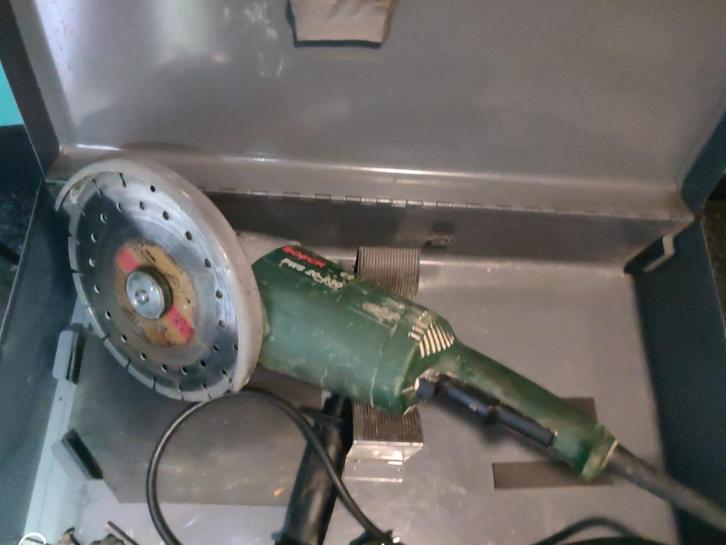 Bosch slijpschijf PWS20-230 met kist en slijpschijven, Doe-het-zelf en Bouw, Gereedschap | Slijpmachines, Gebruikt, Haakse handslijpmachine