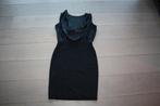 Sexy mouwloze zwarte stretch jurk met watervalhals, maat S, Enlèvement ou Envoi, Comme neuf, Taille 36 (S), Noir